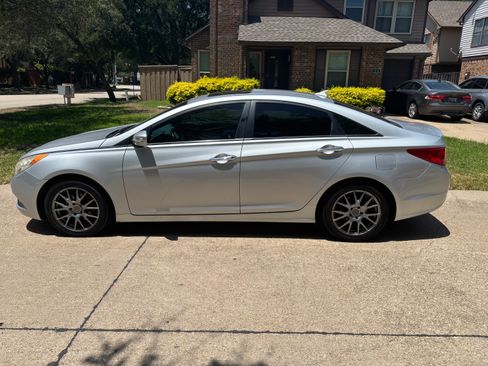 Used 2011 Hyundai Sonata Limited FWD image 2