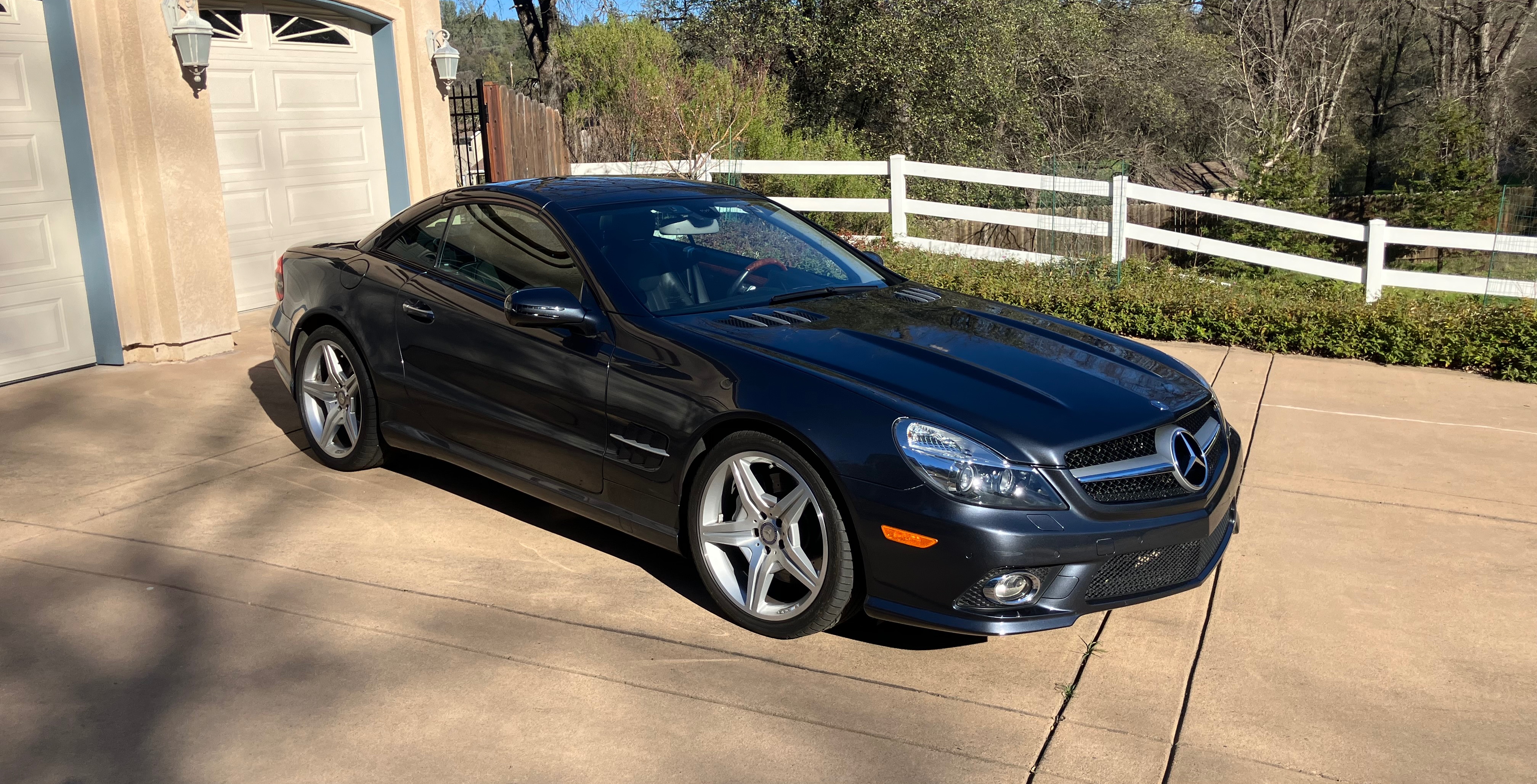 Used 2011 Mercedes-Benz SL 550 image 4