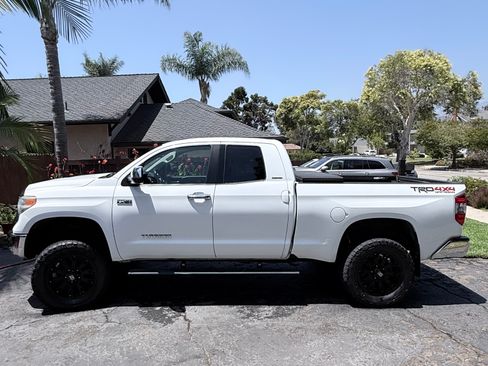Used 2015 Toyota Tundra Limited w/ Limited Premium Package AWD/4WD image 2