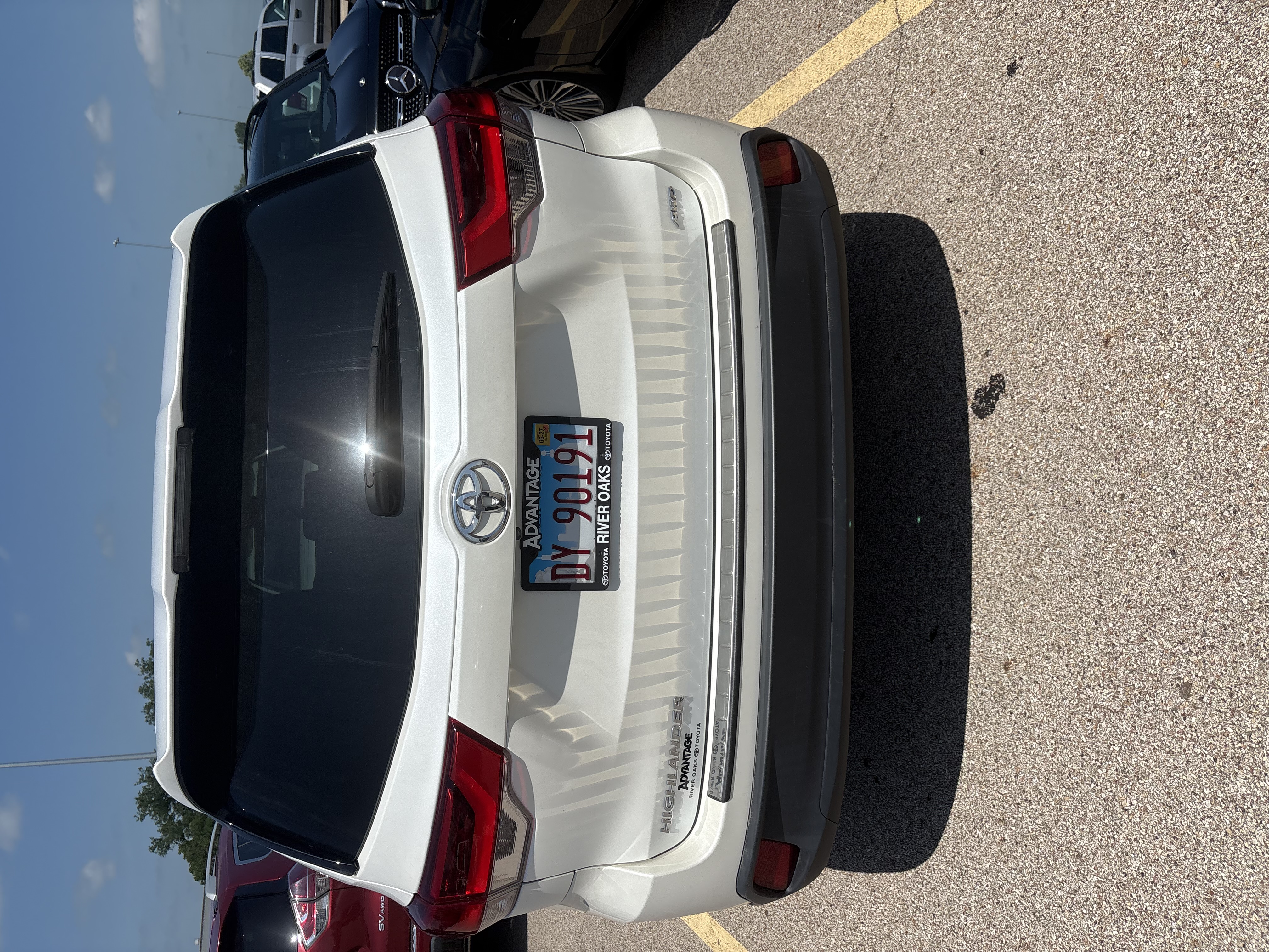 Used 2018 Toyota Highlander LE AWD/4WD image 4