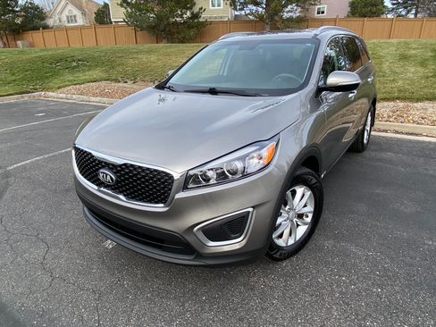 Used 2016 Kia Sorento LX image 14