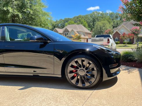 Used 2022 Tesla Model 3 Performance image 2