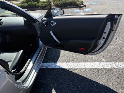 Used 2004 Nissan 350Z Touring image 23