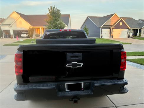 Used 2017 Chevrolet Silverado 1500 LT w/ Redline Edition AWD/4WD image 6