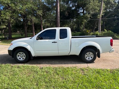 Used 2018 Nissan Frontier S RWD image 9