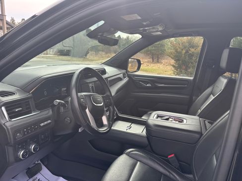 Used 2023 GMC Yukon XL Denali w/ Denali Reserve Package image 2