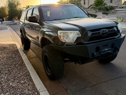 Used 2015 Toyota Tacoma 4x4 Double Cab w/ TRD Off-Road Package image 11