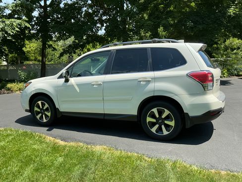 Used 2017 Subaru Forester 2.5i Limited w/ Protection Package #2 AWD/4WD image 2