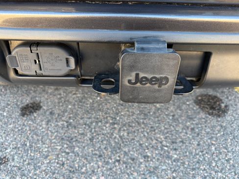 Used 2018 Jeep Grand Cherokee Overland image 12