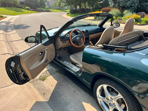 Used 2001 MAZDA MX-5 Miata RWD image 17