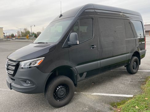 Used 2024 Mercedes-Benz Sprinter 2500 image 2