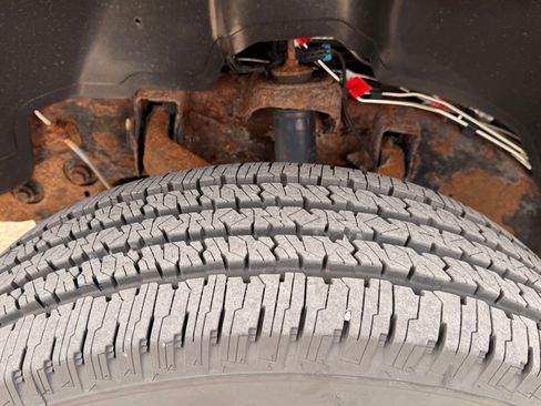 Used 2005 Chevrolet Silverado 2500 LS image 26