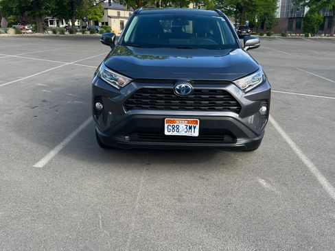 Used 2021 Toyota RAV4 XLE image 8