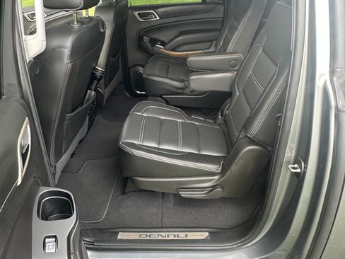 Used 2020 GMC Yukon XL Denali w/ Denali Premium Package image 19
