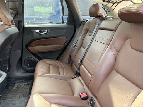 Used 2020 Volvo XC60 T5 Momentum image 13