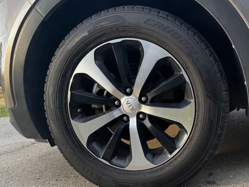 Used 2016 Kia Sorento EX image 18