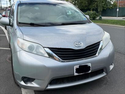 Used 2012 Toyota Sienna LE w/ Towing Pkg
