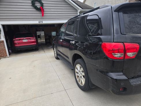 Used 2011 Toyota Sequoia Platinum image 10