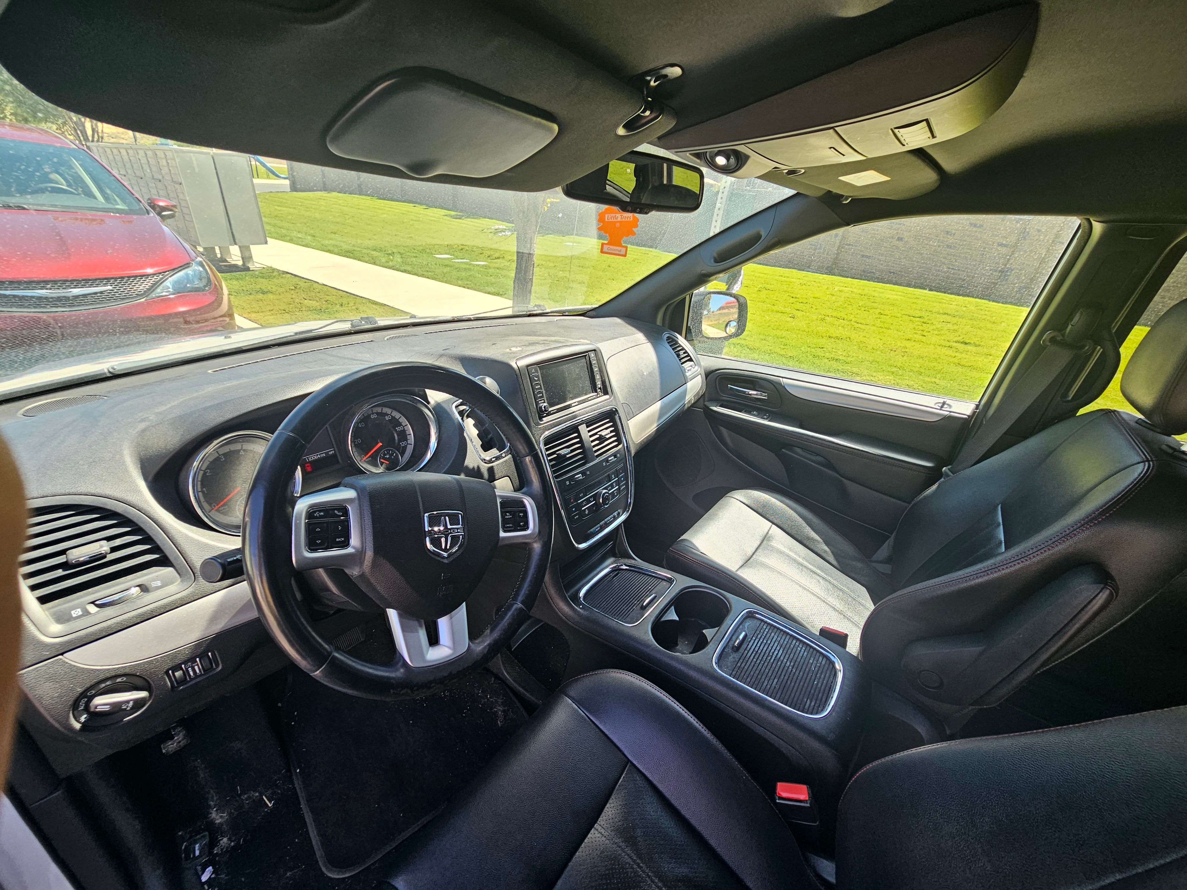 Used 2018 Dodge Grand Caravan GT FWD image 2