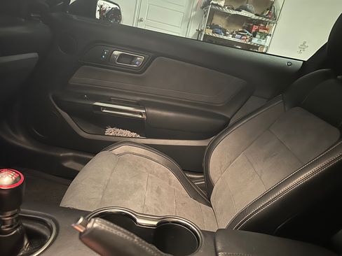 Used 2019 Ford Mustang Shelby GT350 w/ Technology Package RWD image 12
