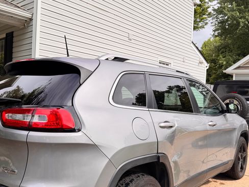 Used 2016 Jeep Cherokee Latitude FWD image 18