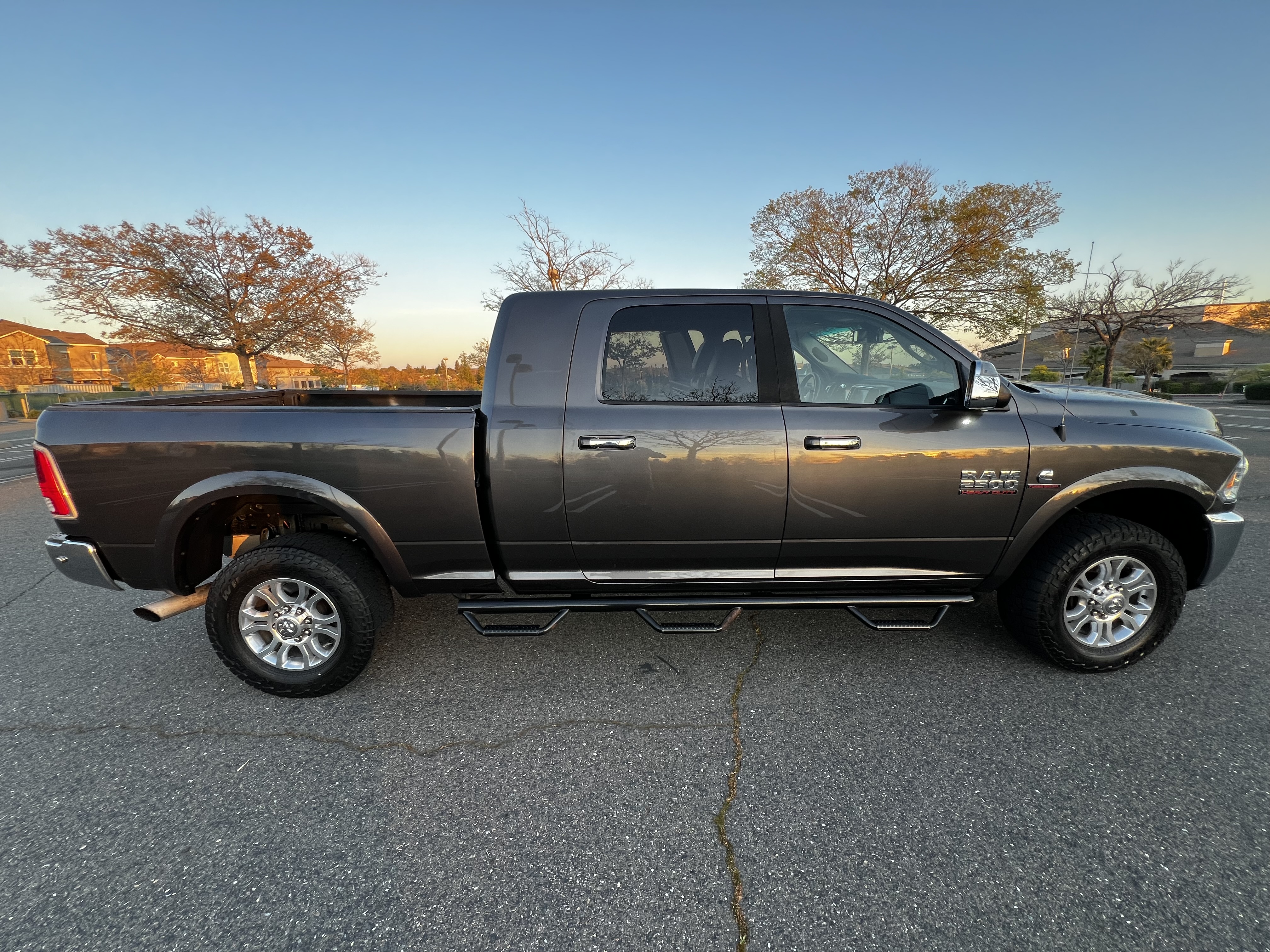 Used 2014 RAM 2500 Laramie w/ Cold Weather Group AWD/4WD image 1