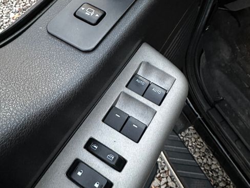 Used 2016 Ford F250 Lariat w/ Lariat Interior Package image 15