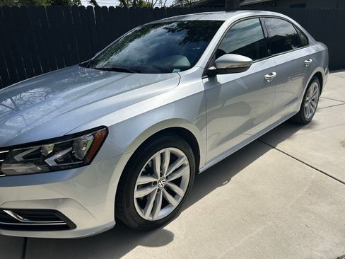 Used 2019 Volkswagen Passat 2.0T Wolfsburg w/ Wheels & Sunroof Package FWD image 10