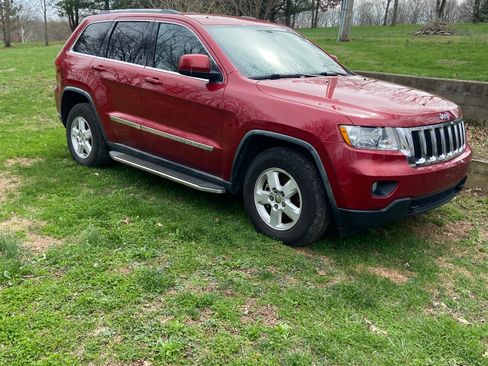 Used 2011 Jeep Grand Cherokee Laredo w/ All Weather Capability Group image 1