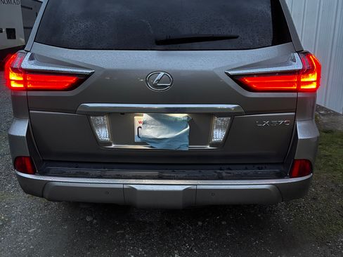 Used 2016 Lexus LX 570 4WD w/ Luxury Package image 9