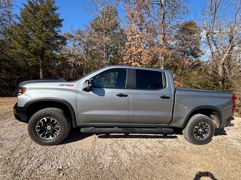 Used 2023 Chevrolet Silverado 1500 ZR2 w/ Technology Package image 2