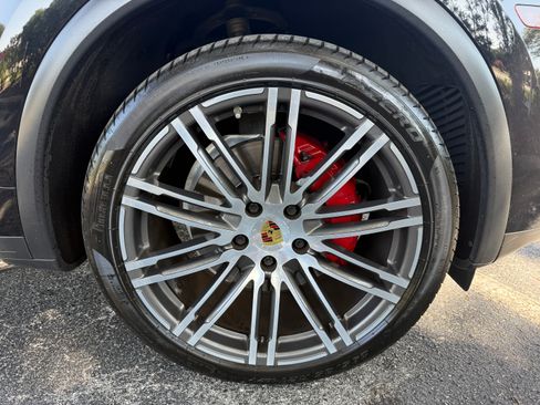 Used 2015 Porsche Cayenne S AWD/4WD image 12
