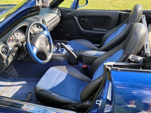 Used 1999 MAZDA MX-5 Miata 10th Anniversary Edition image 10