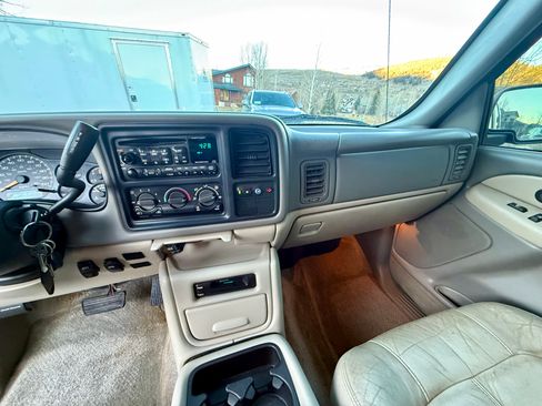 Used 2001 Chevrolet Suburban LT w/ LT Preferred Equipment Group image 25