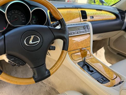 Used 2005 Lexus SC 430 Convertible RWD image 11
