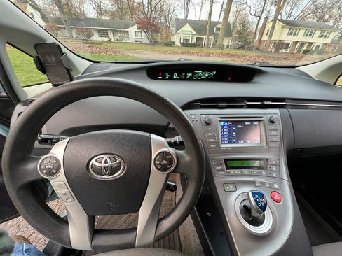 Used 2015 Toyota Prius Three FWD image 5