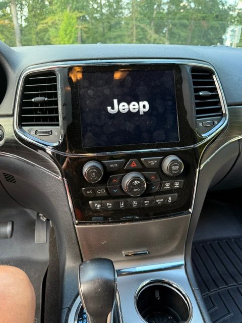 Used 2022 Jeep Grand Cherokee Limited w/ Tech Group AWD/4WD image 12