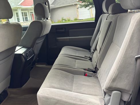 Used 2016 Toyota Sequoia SR5 AWD/4WD image 9