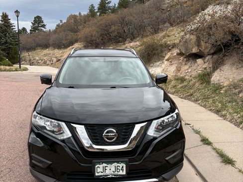 Used 2018 Nissan Rogue SV w/ Premium Package AWD/4WD image 4
