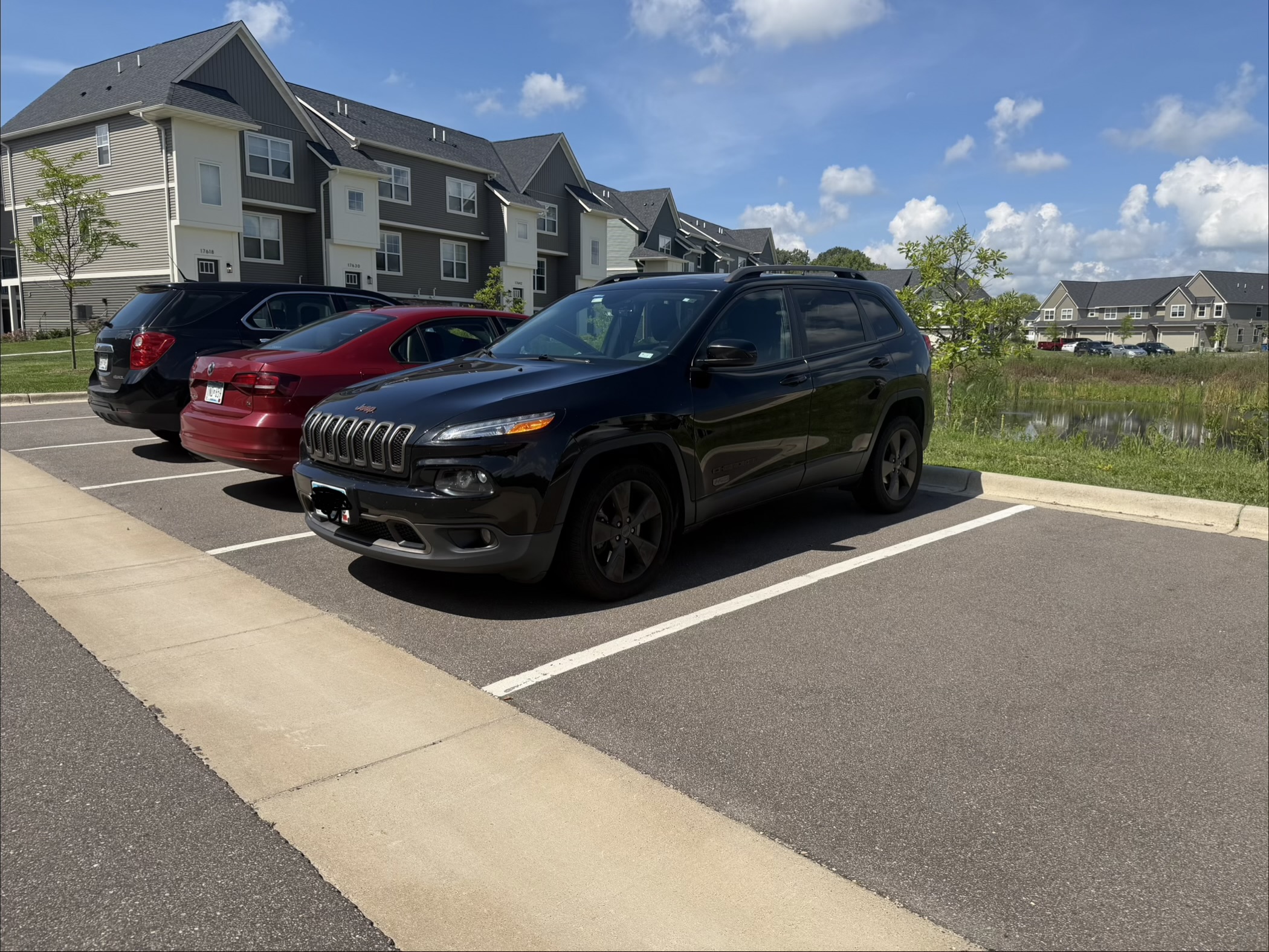 Used 2017 Jeep Cherokee Latitude w/ Cold Weather Group FWD image 4