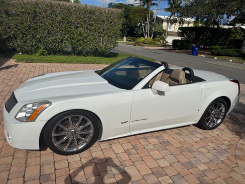 Used 2008 Cadillac XLR V image 12