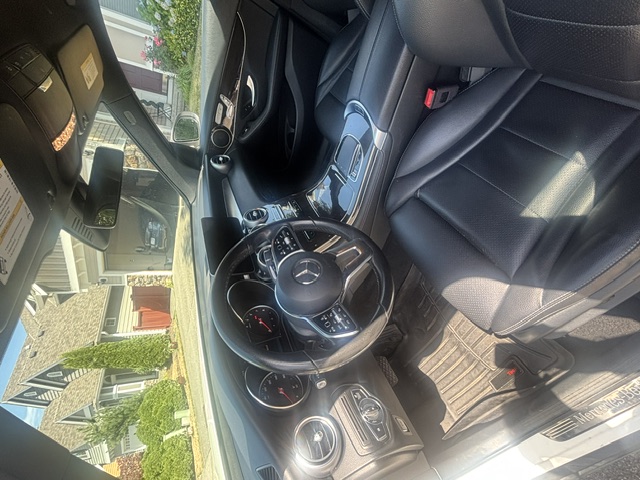 Used 2020 Mercedes-Benz GLC 300 4MATIC image 2