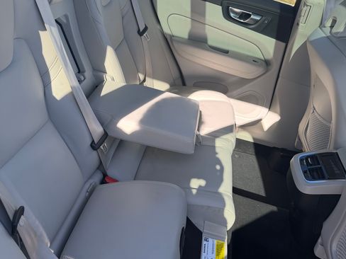 Used 2023 Volvo XC60 B5 Ultimate image 10