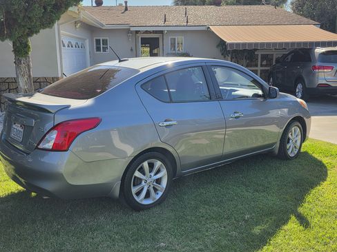 Used 2014 Nissan Versa SL w/ Tech Package image 6
