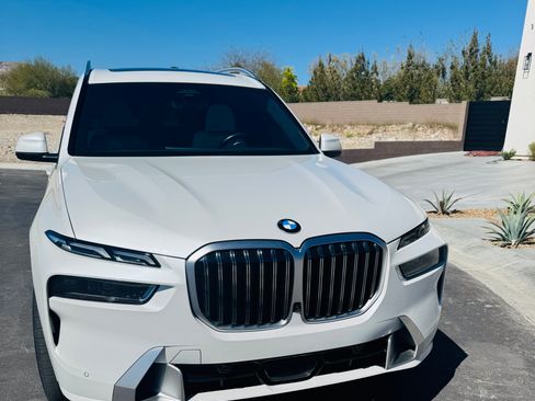 Used 2024 BMW X7 xDrive40i w/ Premium Package image 2