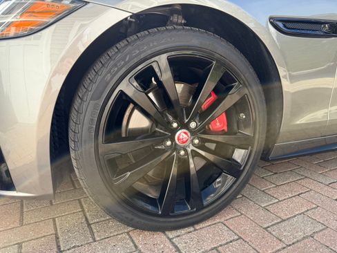 Used 2018 Jaguar XF S image 12