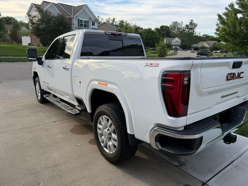 Used 2024 GMC Sierra 2500 SLT w/ SLT Premium Package AWD/4WD image 8