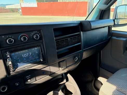 Used 2017 GMC Savana 2500 Van 3D image 13