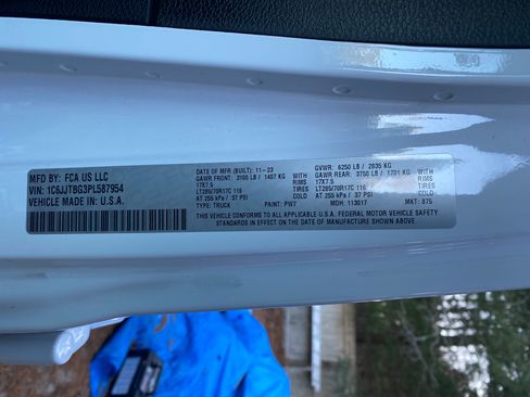 Used 2023 Jeep Gladiator Rubicon w/ Dual Top Group image 10