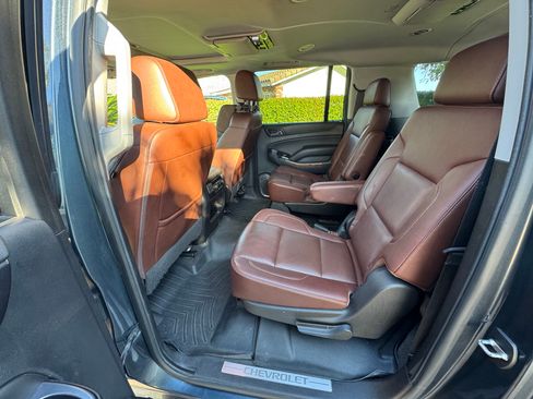 Used 2020 Chevrolet Suburban Premier w/ Premier Plus Edition image 6